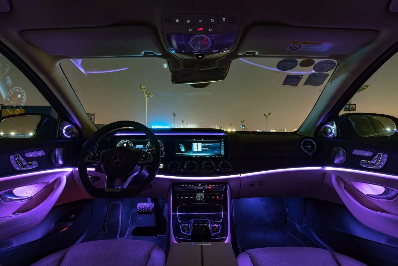 奔驰e 300 l 豪华型运动轿车氛围灯效果