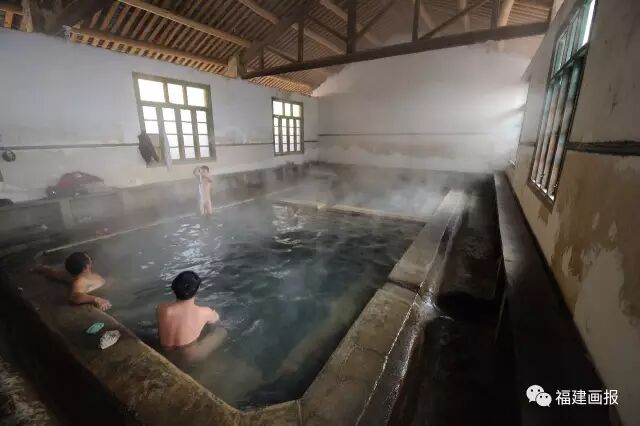 目前,福州仅剩几家老牌温泉澡堂,温泉澡堂,华清楼澡堂,市直机关澡堂