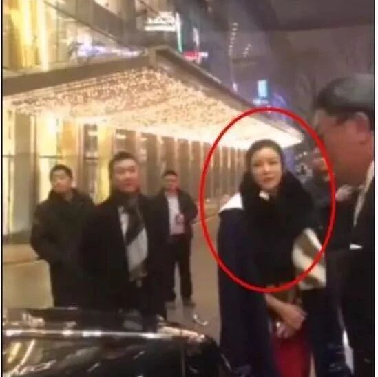 女星彭丹乘迈巴赫撞劳斯莱斯 时隔近半年遭索赔12.8万