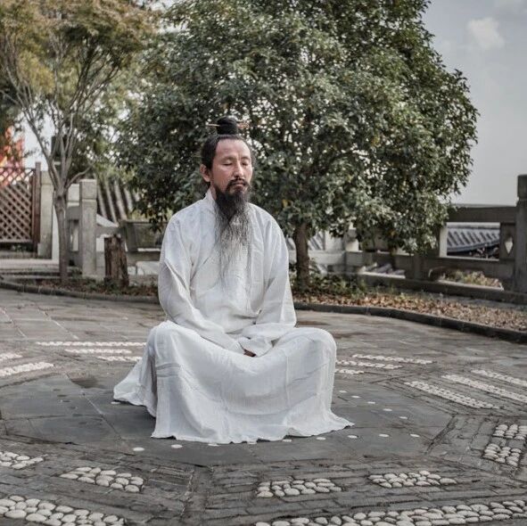 道家修炼，“钟吕派”筑基方法，一存想、二内观、三坐忘！