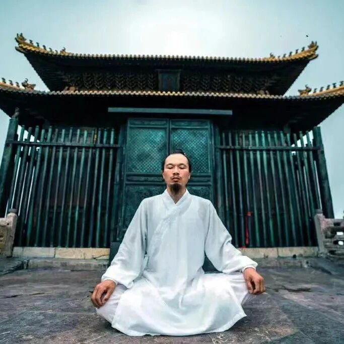 打坐练功时腿麻，掌握这两点，腿麻会离你悄悄而去！