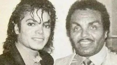 迈克尔杰克逊父亲因癌病逝 享年89岁