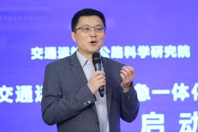 新智控股投资有限公司副董事长张滔发表讲话