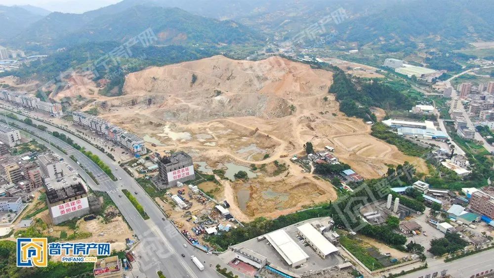 主要建设凤凰山公园,休闲园林,道路,绿化,商务公寓及园林相关配套设施