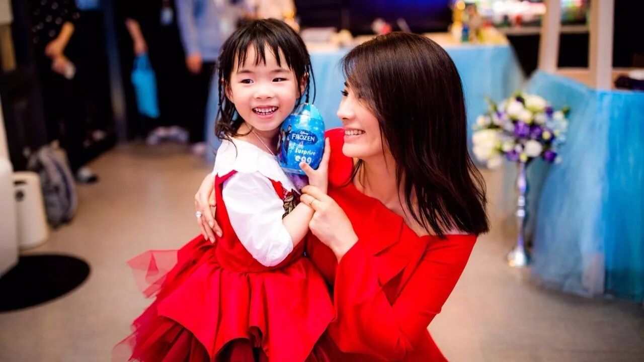 黄毅清撕了这么一大圈,最后还是为了&ldquo;怼&rdquo;黄奕?