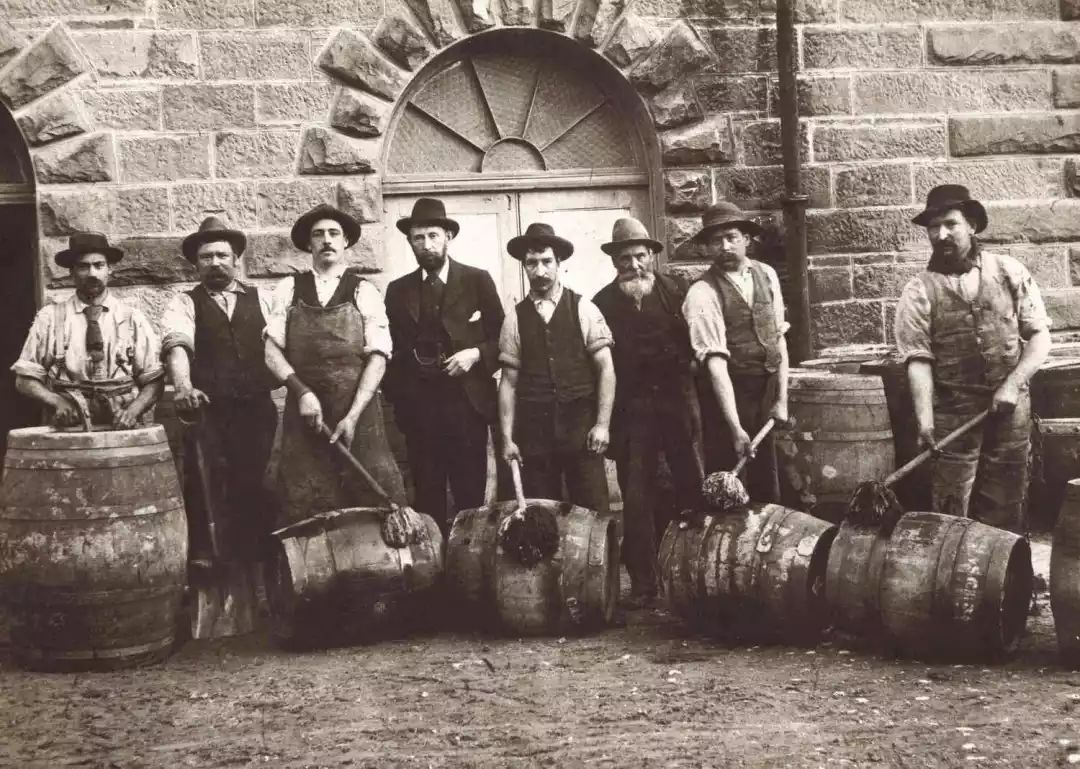 brewery1832年此后,啤酒酿造业迅速扩大至澳洲殖民地全境,1871年仅在
