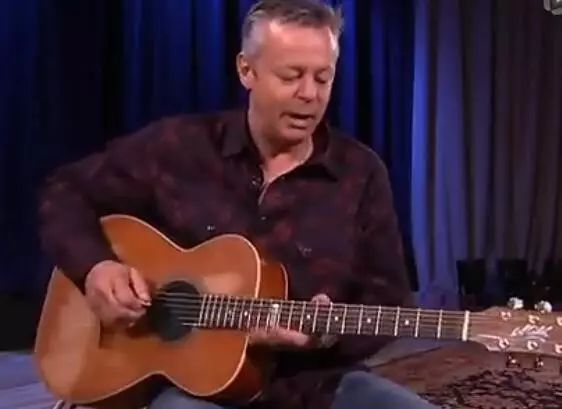 【有谱】澳洲“指弹国宝”Tommy Emmanuel《Those Who Wait》!