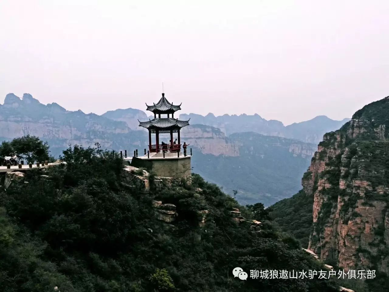 天镜湖 悬崖电梯,天宫酒店,飞船餐厅等景观和设施 东太行景区拥有国内