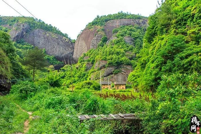 兴国县宝石仙境风景区位于兴国城北13公里处,景区总面积约30平方公里