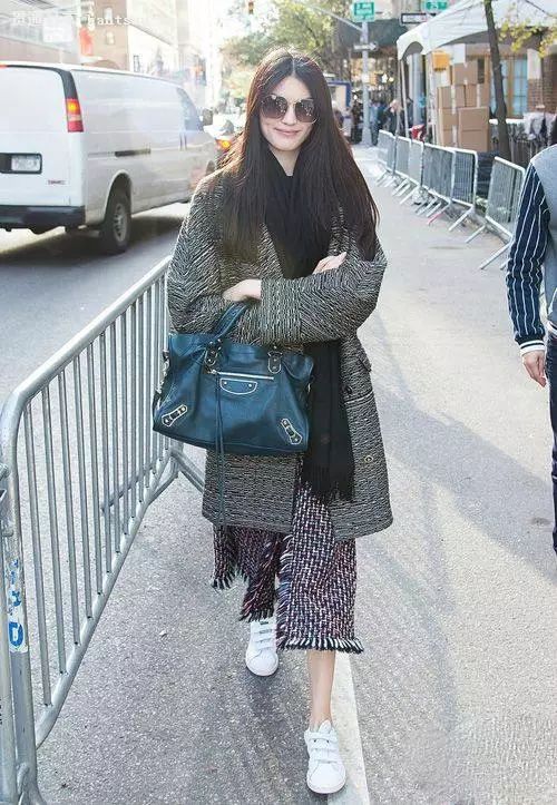 【伊芙丽】超模何穗演绎机场街拍新风尚 携手伊芙丽推出首个联名系列! 1 【伊芙丽】超模何穗演绎机场街拍新风尚 携手伊芙丽推出首个联名系列! 1