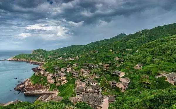 中国有个小岛，被遗弃了20年，竟美成了爱丽丝仙境！