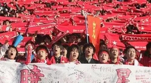 日本高中4千足球队5万现场观众 中国高中呢?