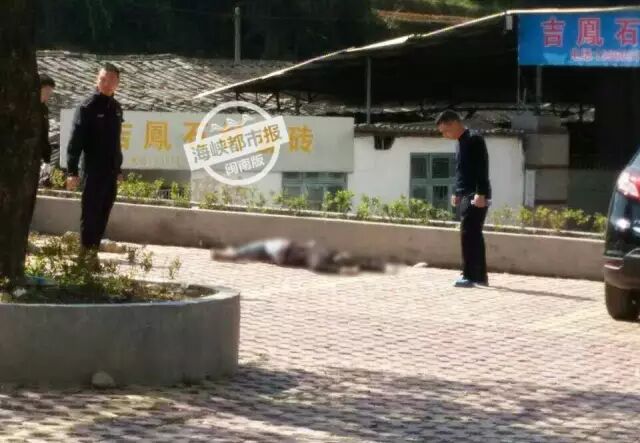 泉州一對(duì)男女當(dāng)街吵架 另一男子持尖將吵架男砍死！