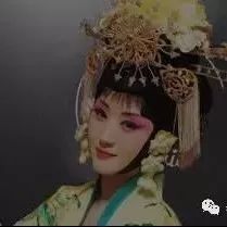 杨钰莹学唱京剧如鱼得水,一段《梨花颂》唱尽千娇百媚、国色天香