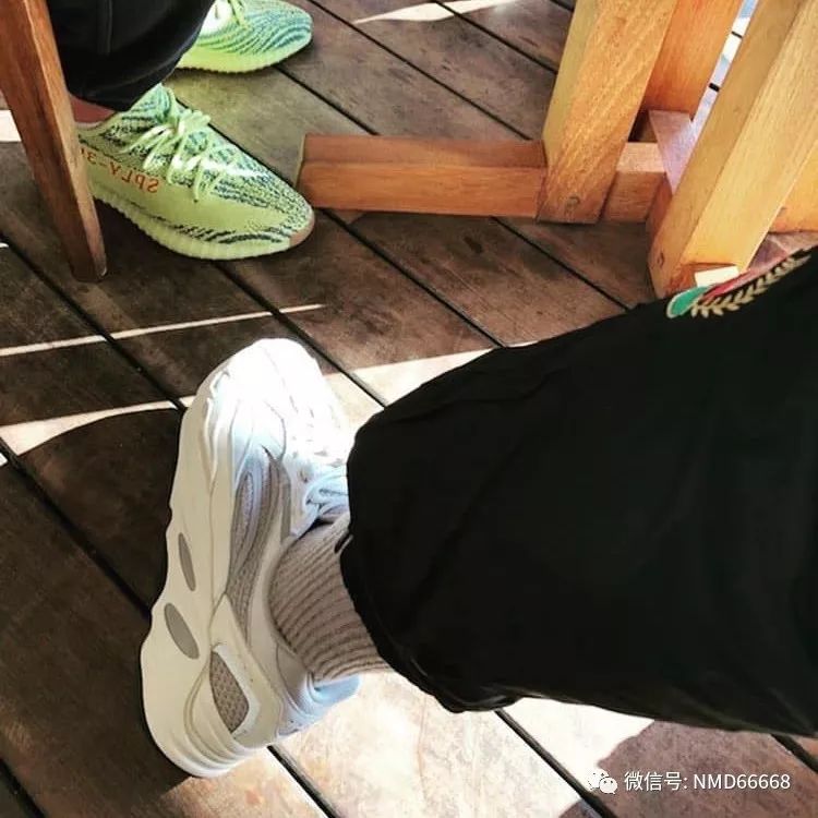 KANYE WEST REVEALS NEW YEEZY RUNNERKanye West透露新Yeezy转轮