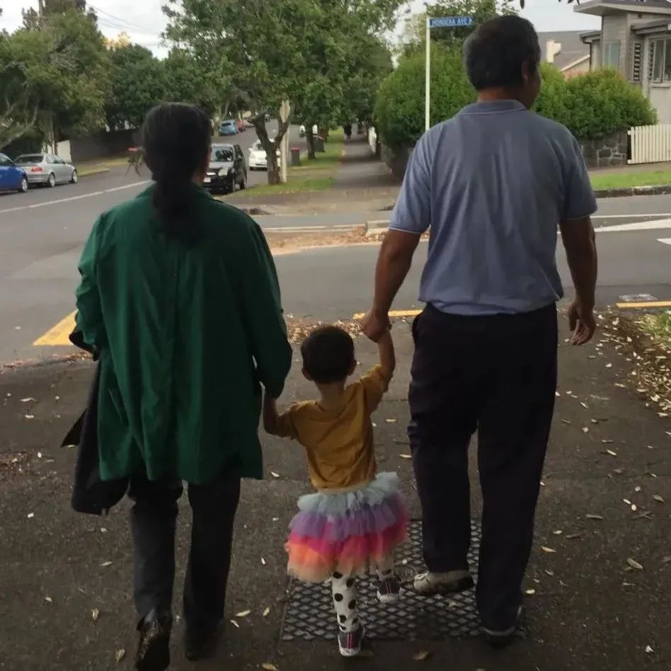 “等了5年，父母过世，华人泪崩”，新西兰5000人请愿重启这类移民