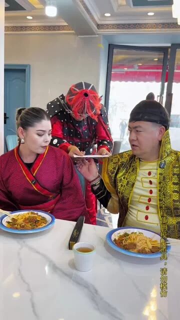 ئاشخانىدىكى كۈلكىلىك كومدىيە