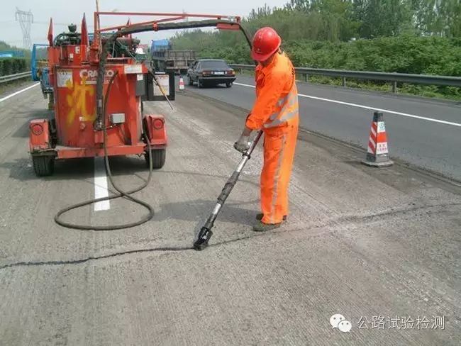 沥青混凝土路面裂缝原因分析及防治措施