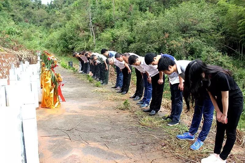 中国烈士纪念日，赋春党政干部庄严公祭