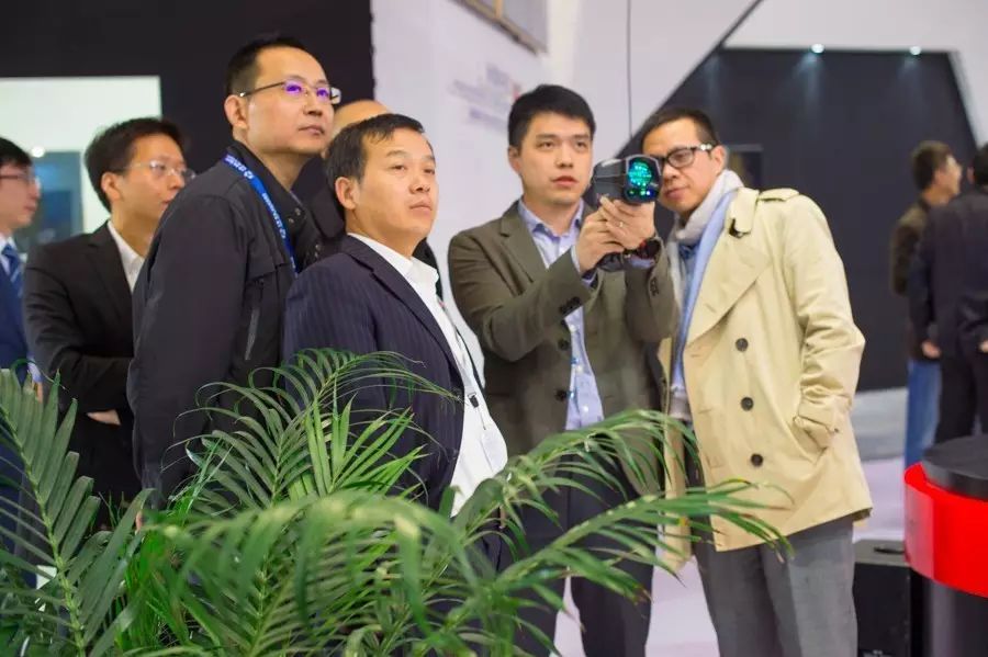 潜伏一年激光行业禾赛科技发布首台国产32线激光雷达正式加入无人车