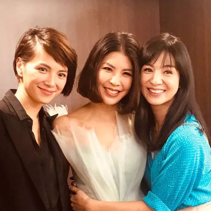 45岁许茹芸重返歌坛,小巨蛋开唱!闺蜜杨采妮李心洁同框,许茹芸与徐佳莹拉手合唱!