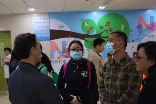 罗尔夫妇接受采访（图片来源南方视觉）