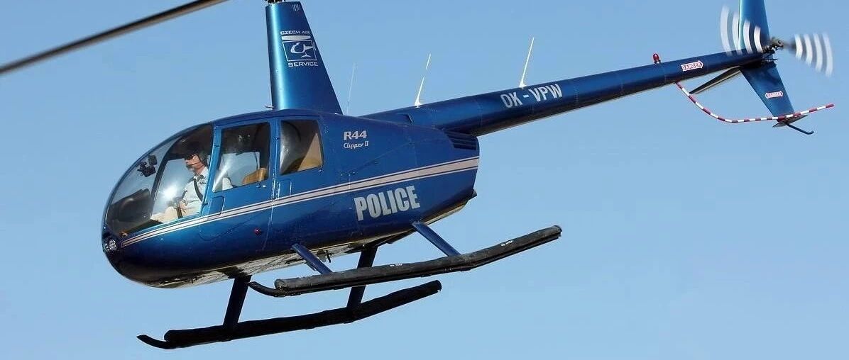 罗宾逊R44飞行员怎么..