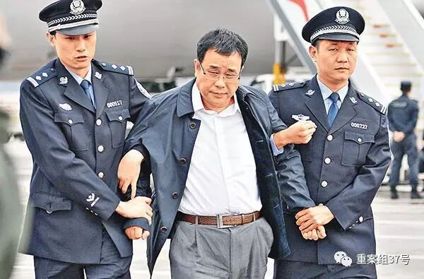 ▲国家级贫困县江西省鄱阳县财政局经济建设股原股长李华波。&nbsp;&nbsp;&nbsp;&nbsp;&nbsp; 资料图