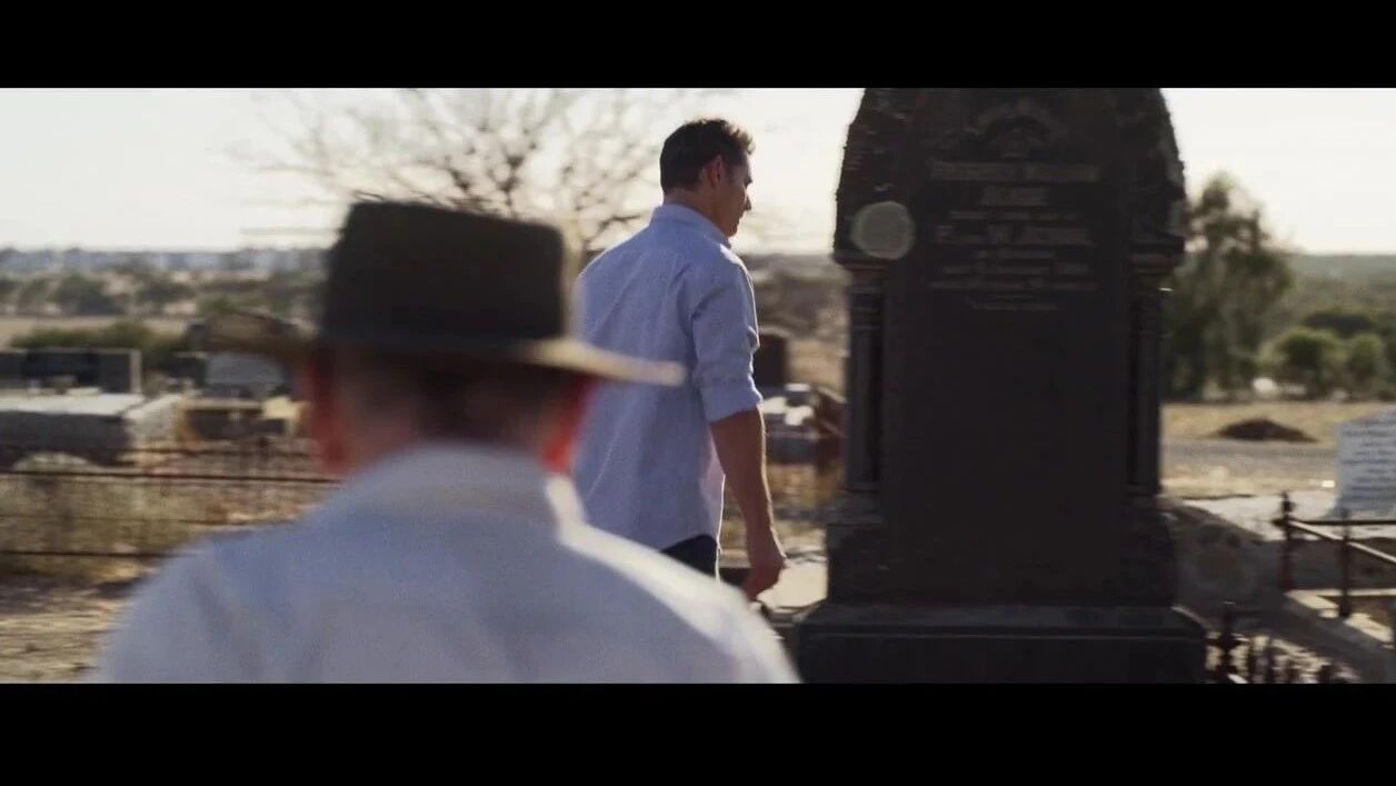 《小镇缉凶》剧情/2021/美国⭐冷门佳片，一桩灭门惨案，意外引出埋藏20年的秘密！