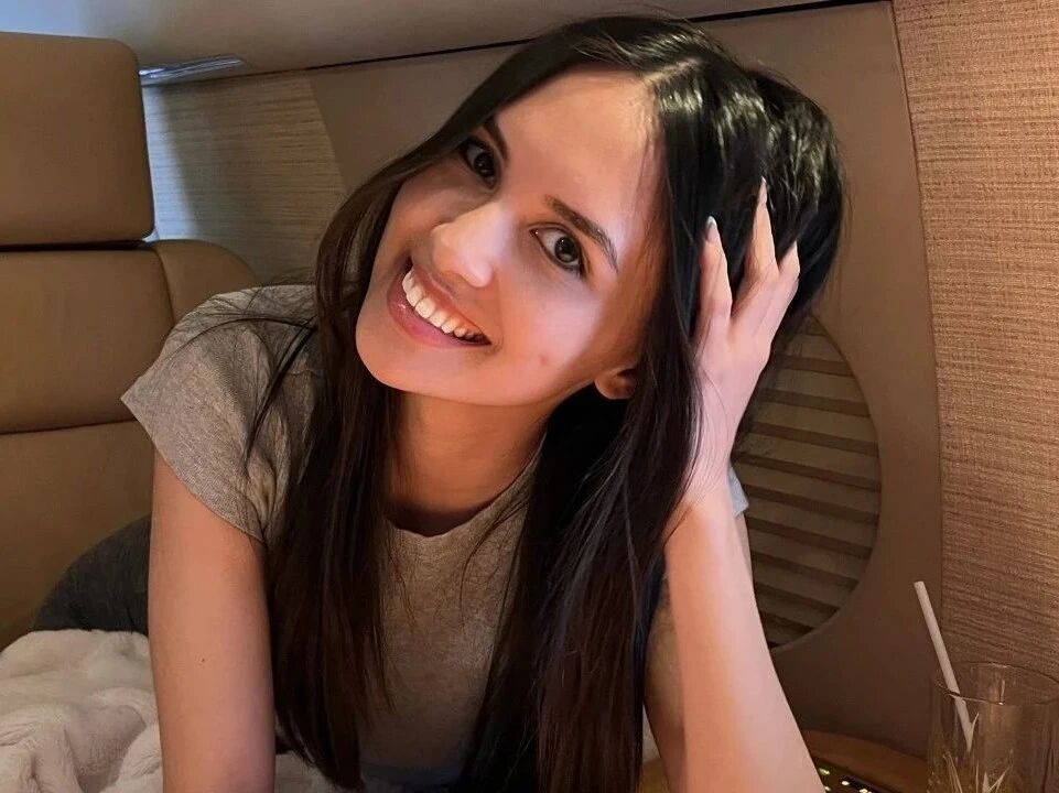 一周狂赚50万，23岁美国女网红用AI同时和上千名“男友”谈恋爱！（附视频&摘要稿）