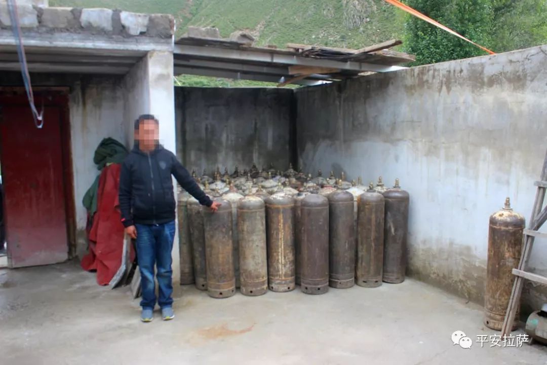 墨竹公安捣毁一非法生产乙炔黑窝点