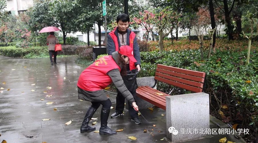 "党员在v党员,朝阳更清洁"北京小学文明学雷锋志愿北碚版小学数学课本图片
