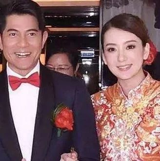 郭富城33岁老婆晒照,衣着宽松不见孕相...