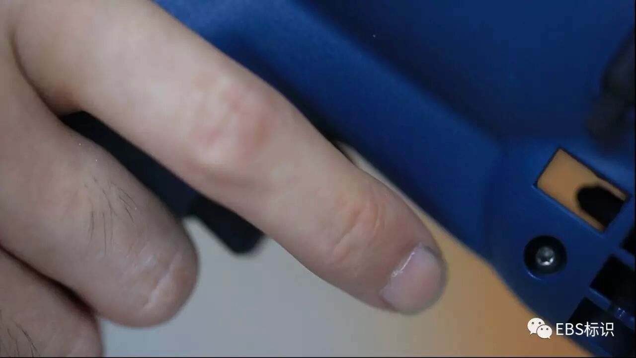 如何維護保養EBS250手持式噴碼機？