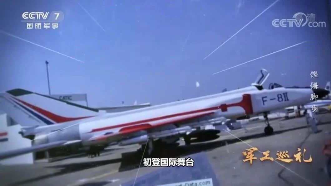 来源：CCTV节目官网 > 军工巡礼非凡十年⭐纪录片《军工巡礼 非凡十年》5 铿锵脚步-1