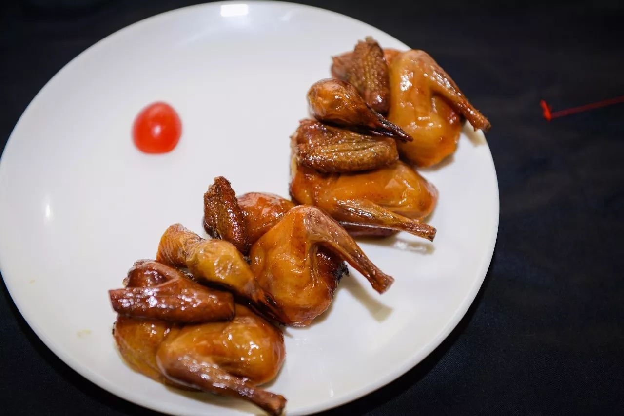石岐乳鸽!鱼羊鲜火锅!阳江走地鸡.多种菜式等你来尝试!