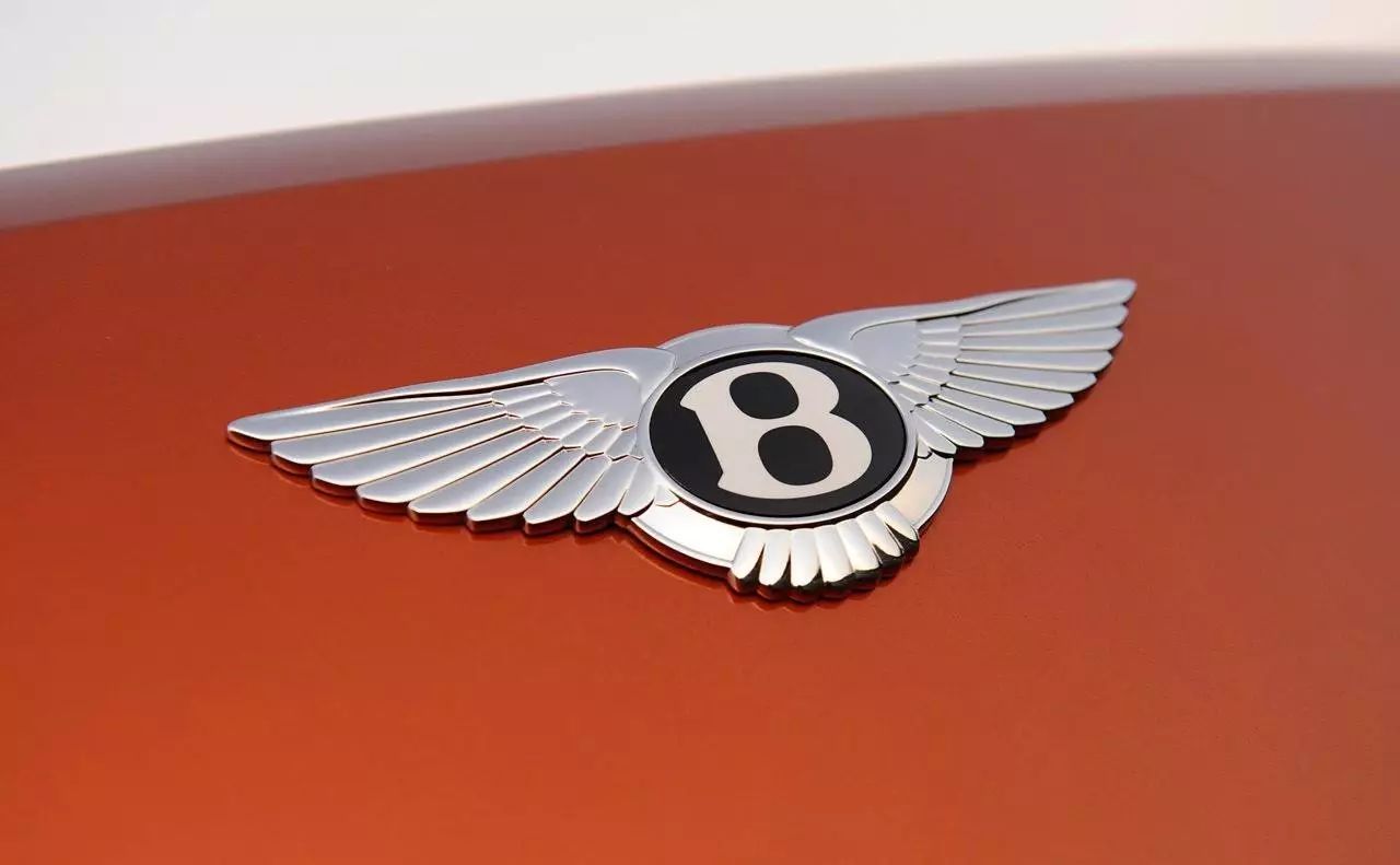 宾利的logo相信大家都很熟悉了,就是传说中的"比亚迪加了个翅膀",人送