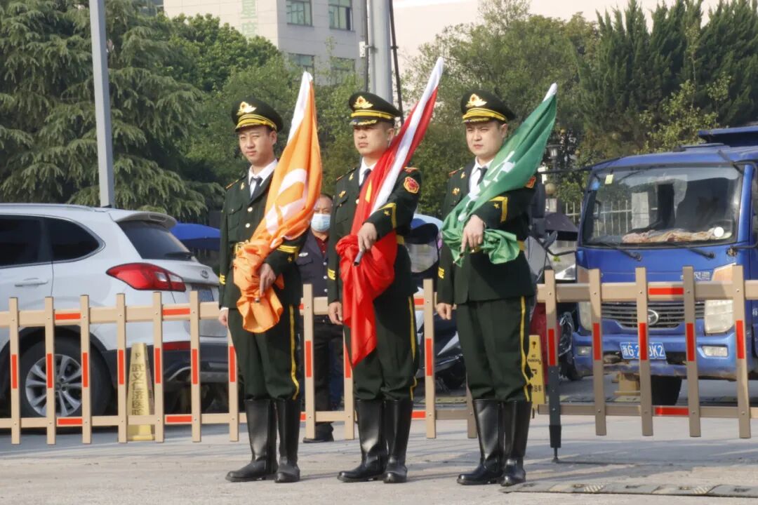 合家利防盗门4月3日员工大会暨升国旗仪式落幕_1