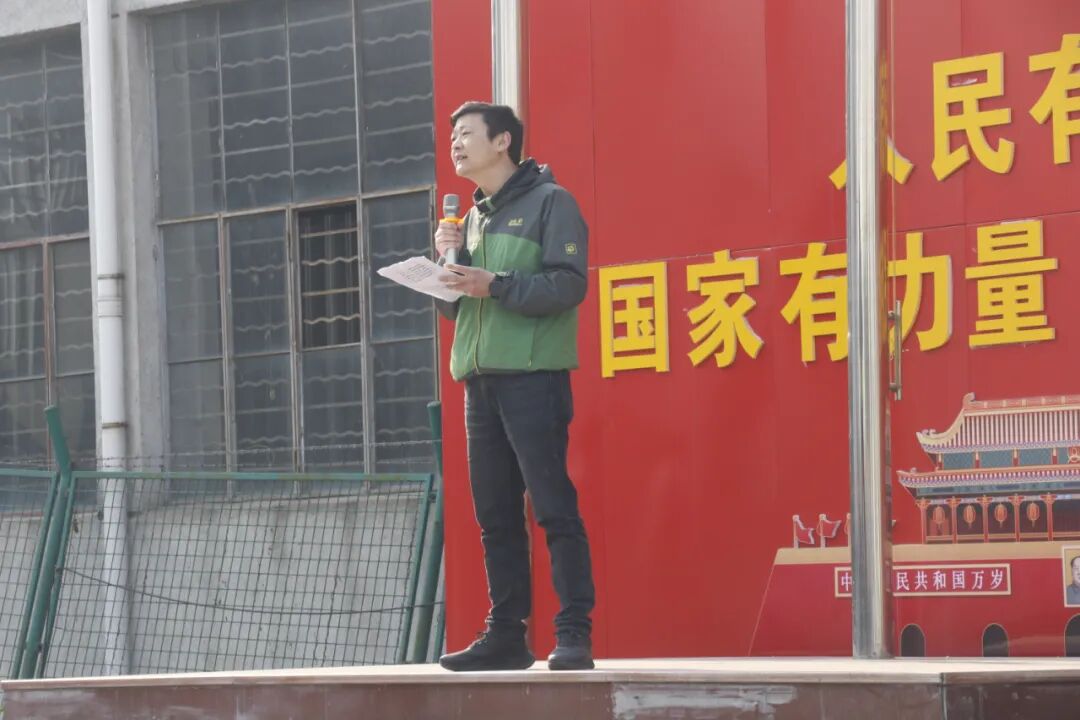 合家利防盗门4月3日员工大会暨升国旗仪式落幕_1