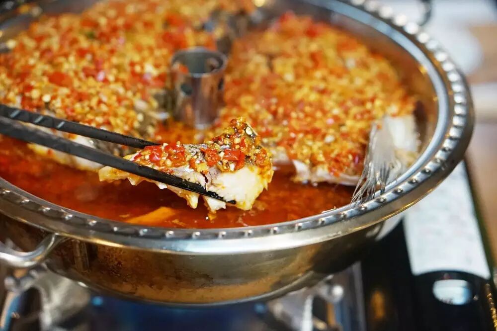 人均50在春熙路正中间吃盐帮菜,有教谢霆锋做锋味的大厨...