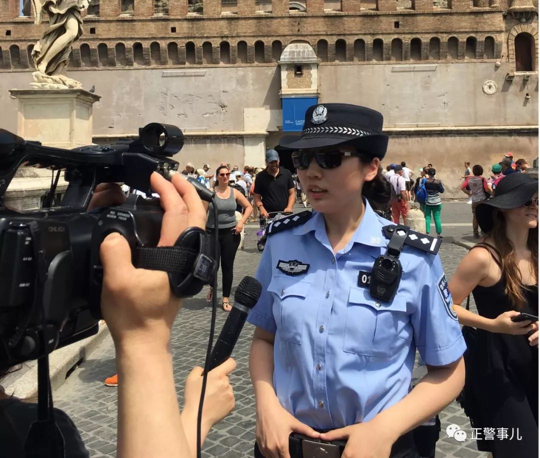 我们的样子就是中国警察的样子 身着中国制服走在异国他乡的街头