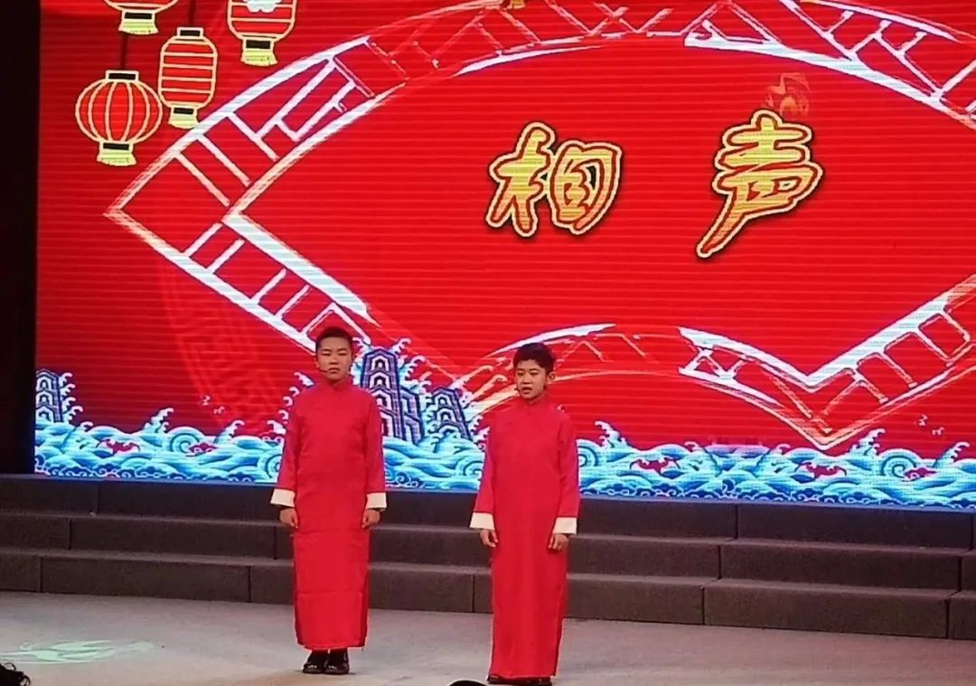 表演者:李春晓,韩明慧,孙明华,姜玲娇,王晓艳,隋丽平等▲古诗诵读串烧