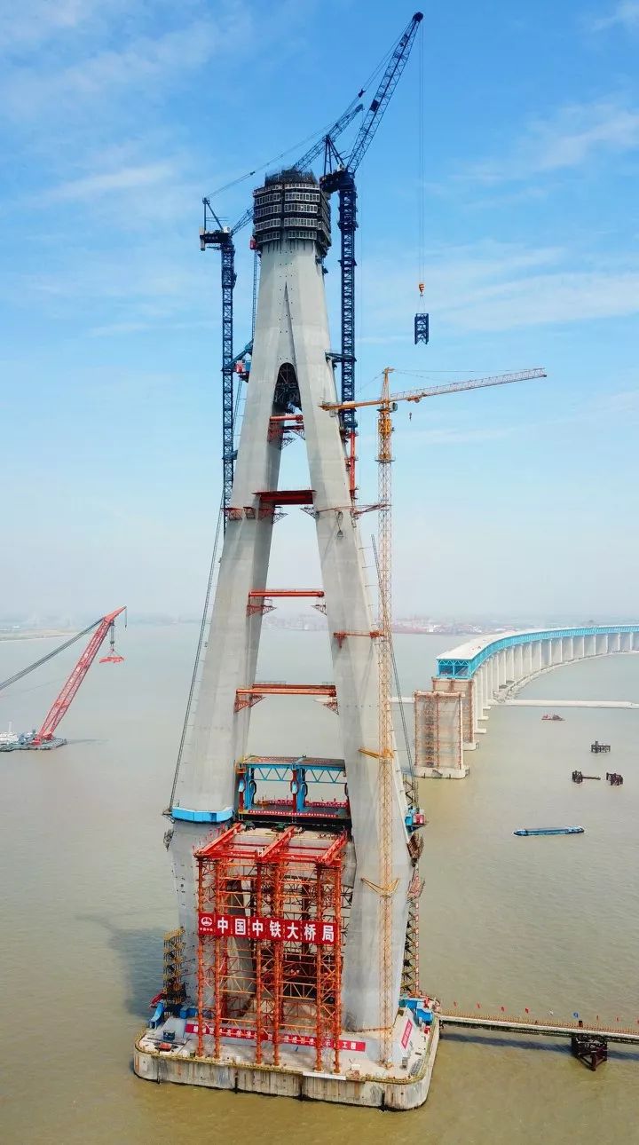 今天,沪通长江大桥完成一项重大节点施工!为这个900多
