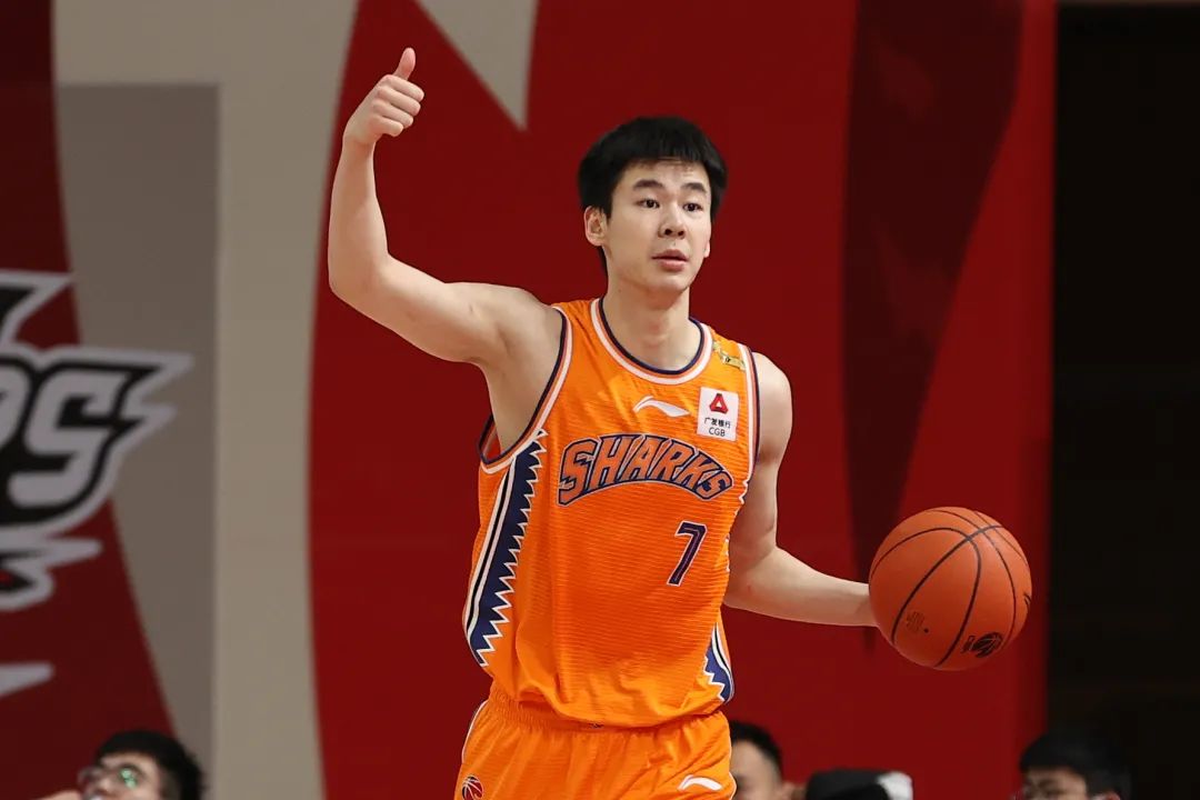 上海男篮宣布，同意并支持郭昊文参加NBA选秀