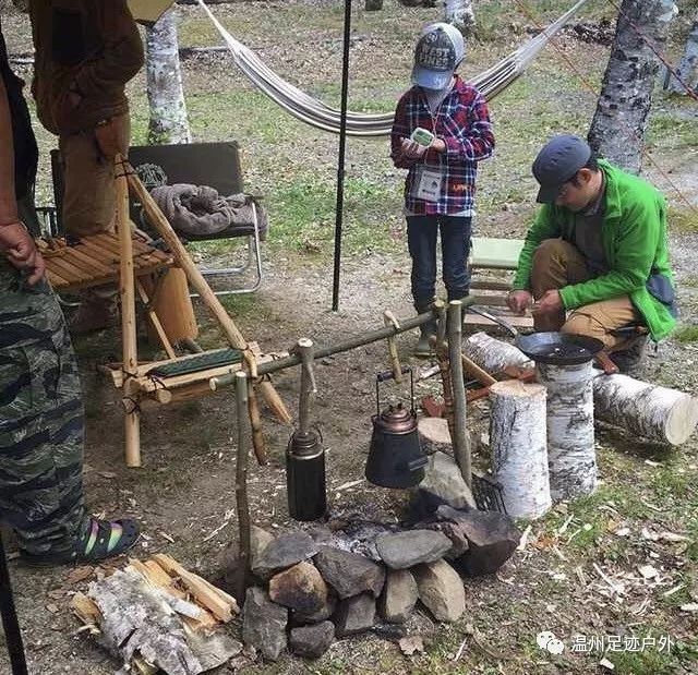 09:00,野外如何取得水资源:1,学习制作净水器,学习制作海水蒸馏器