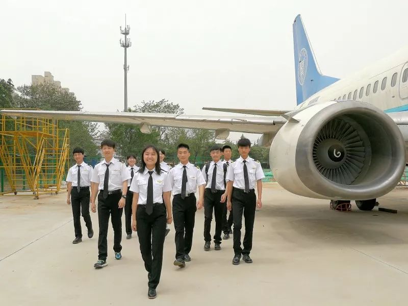 对自己的学习足够自信, 郑州18中科技(航空)特色班——安阳工学院飞行