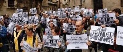 【欧浪网】抗议者表示西班牙有罪  加泰人在国外被骂是老母狗