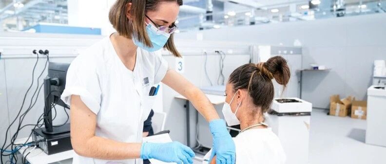 【欧浪网】西班牙周末三天新增近4万例 本月疫苗充足  未接种华人应尽快接种