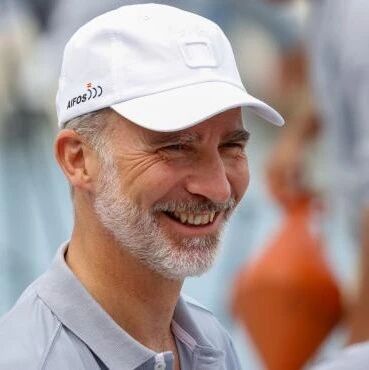 【欧浪网】度假中的西班牙国王被小孩的提问引得哈哈大笑不知怎么回答