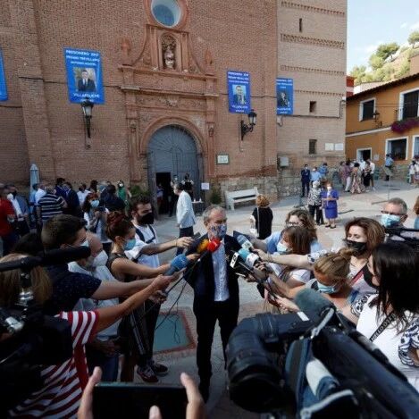 【欧浪网】一个被华人自媒体丑化的人物 西蒙又得奖？!  你怎么看？